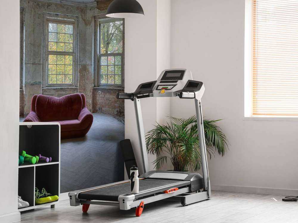 Ławka w opuszczonym pomieszczeniu