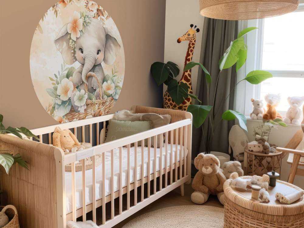 Cieniutki słoń w koszu kwiatów