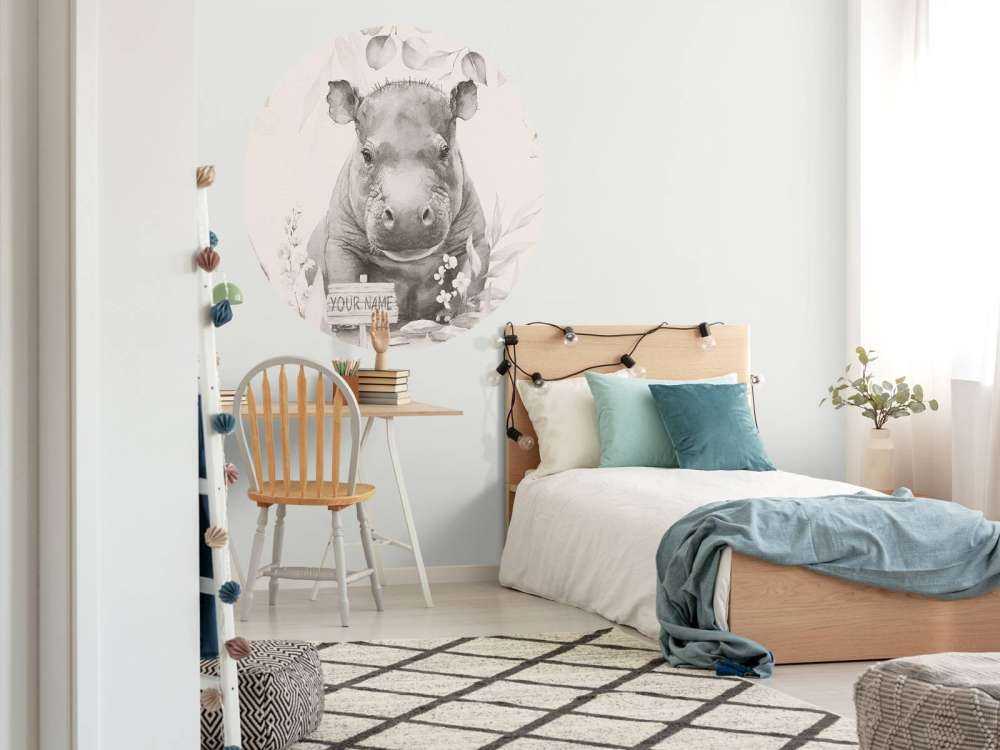 Mały hipopotam w beżowej dżungli