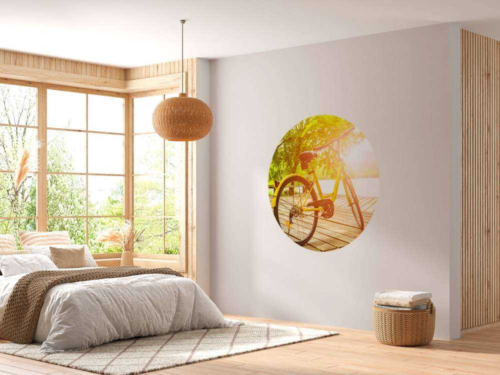 Żółty rower na molo