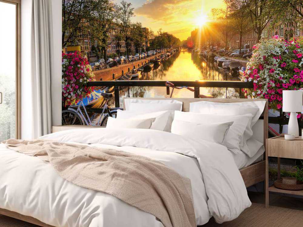 Jazda na rowerze na moście z kwiatami