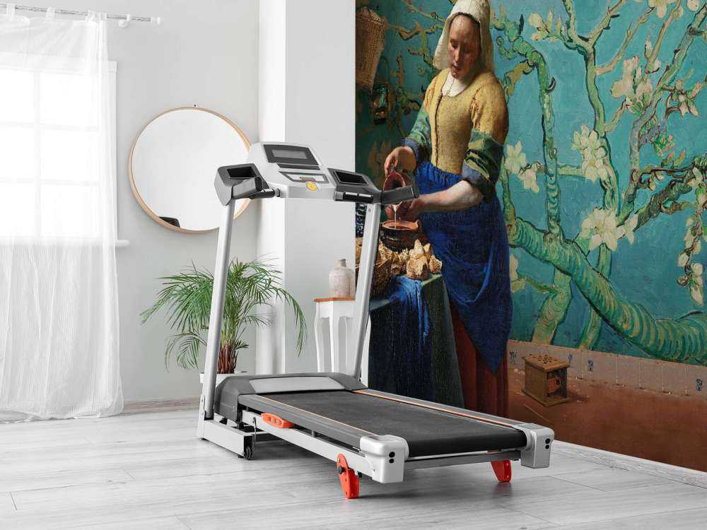 Mleczarka i kwiat migdałowca