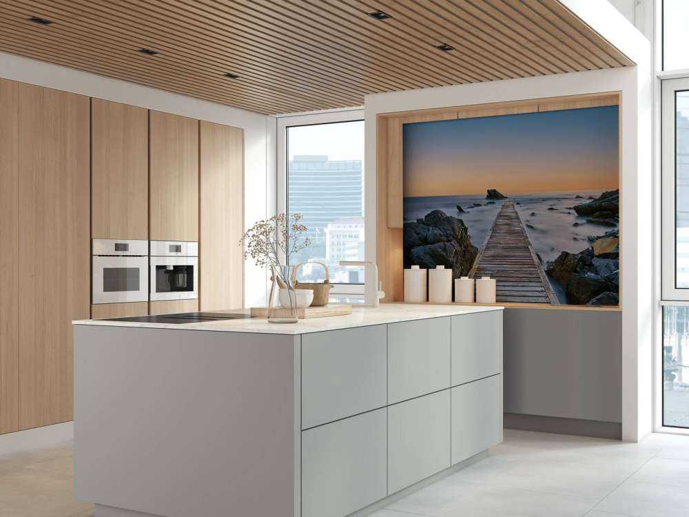 Nabrzeże na skalistym brzegu