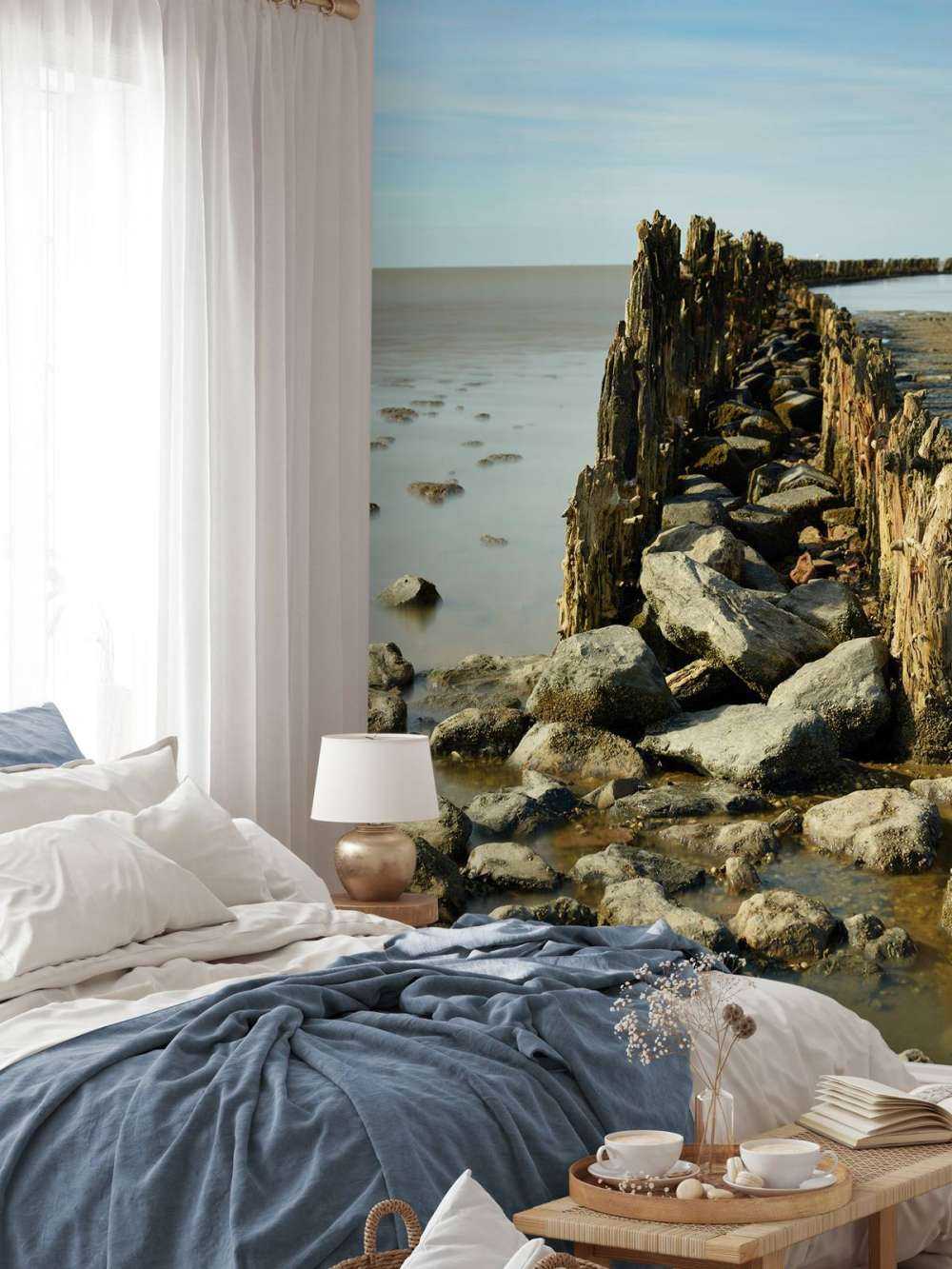 Falochron z drewna i kamienia