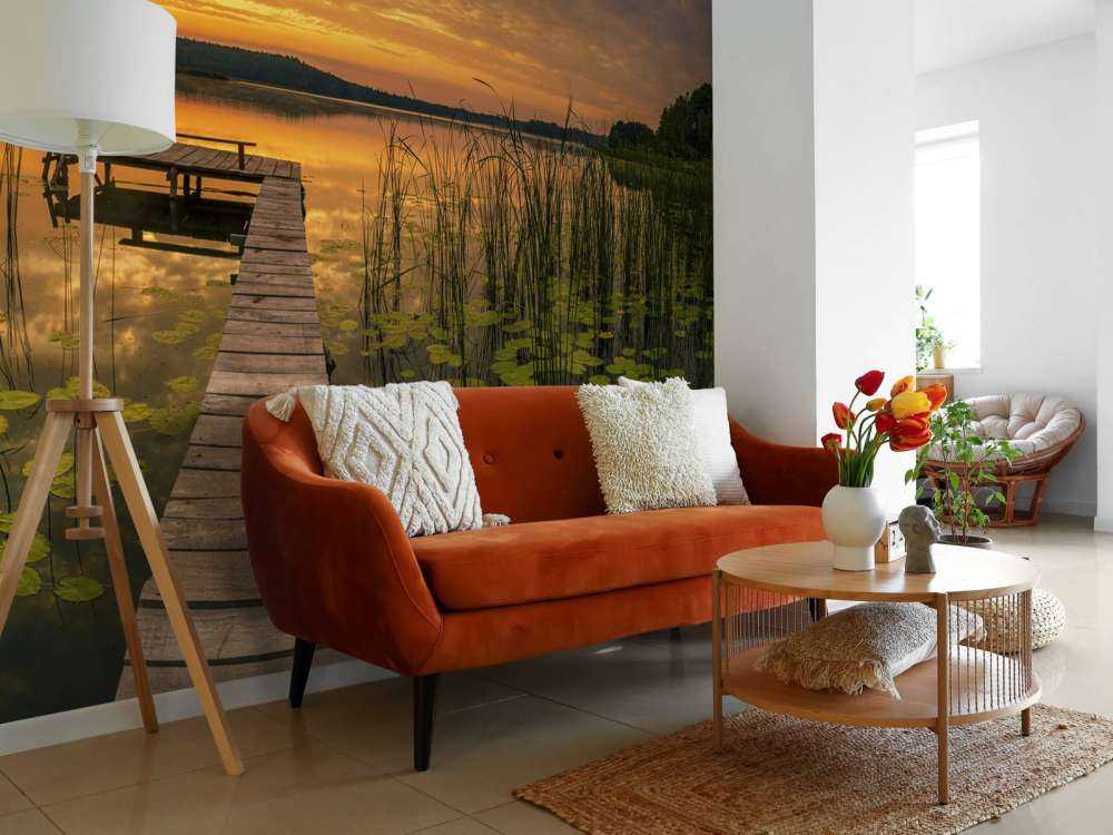 Wschód słońca nad jeziorem