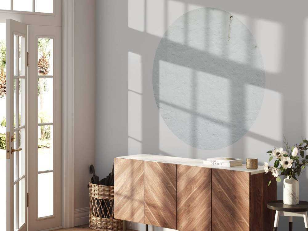 Ściana z białym stiukiem