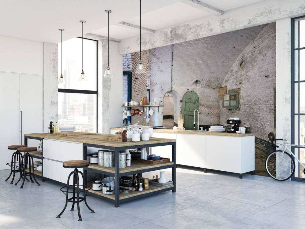 Zielone drzwi w starym budynku