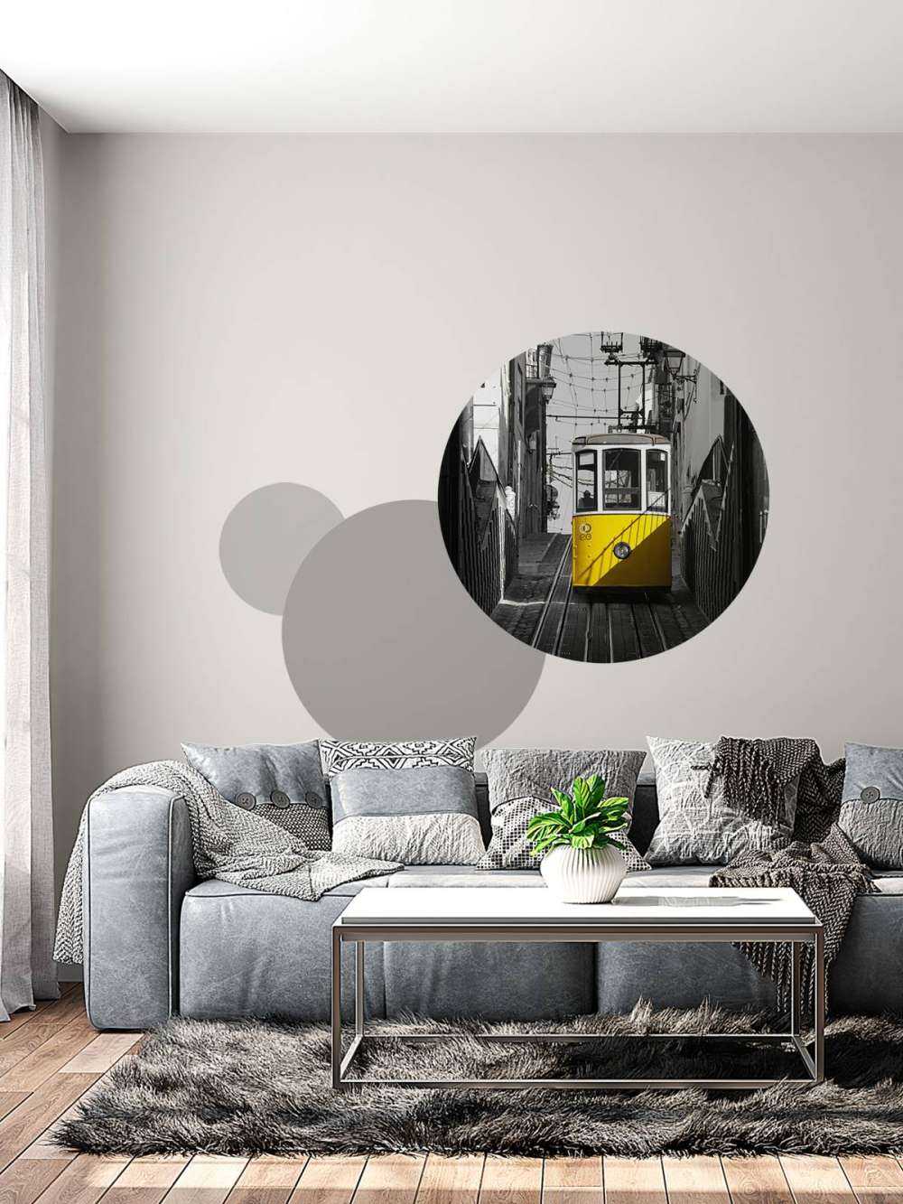 Tramwaj czarno-biały żółty