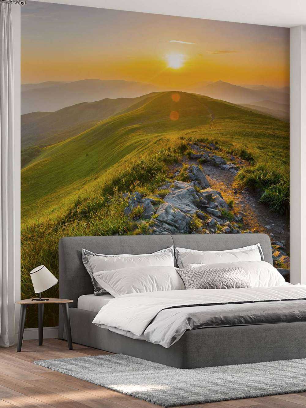 Zachód słońca w górskim krajobrazie