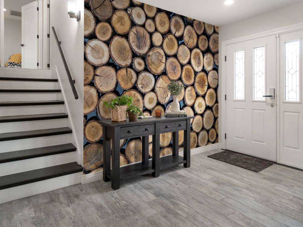 Kłody ułożone w stosy