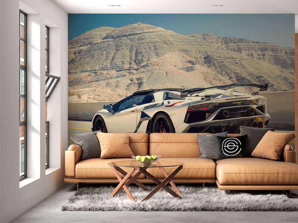 Superauto na górskiej przełęczy