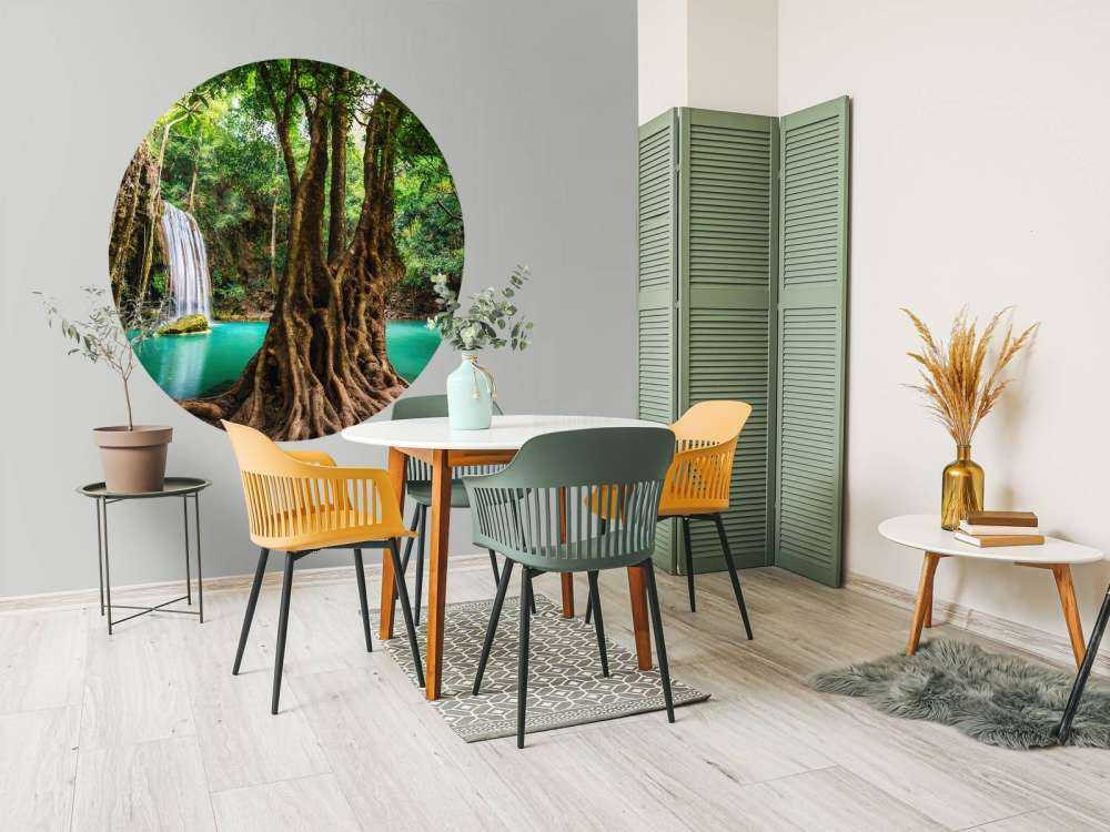 Wodospad w tropikalnej dżungli