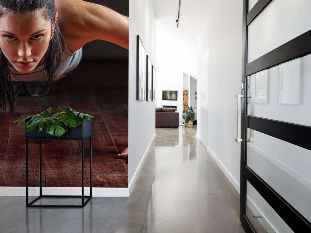 Kobieta robiąca pompki