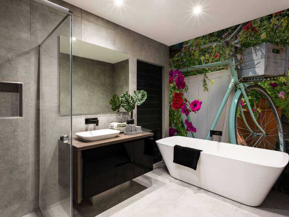 Stary rower z kwiatami