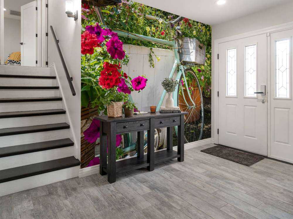 Stary rower z kwiatami