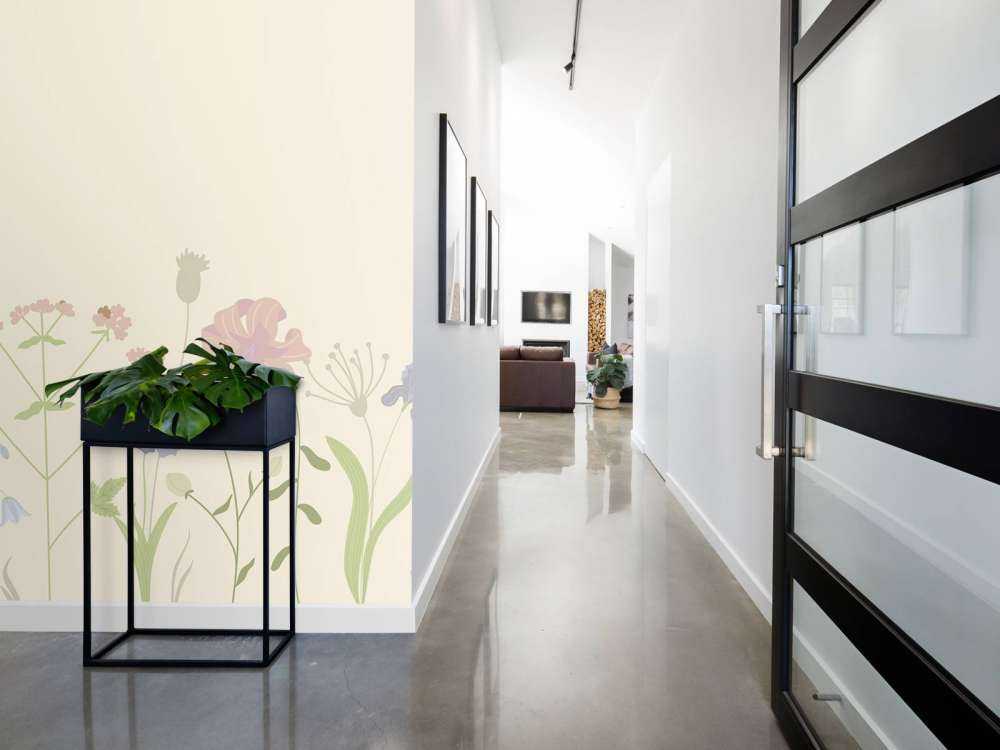 Pole kwiatów beżowych, starych różowych, zielonych i liliowych