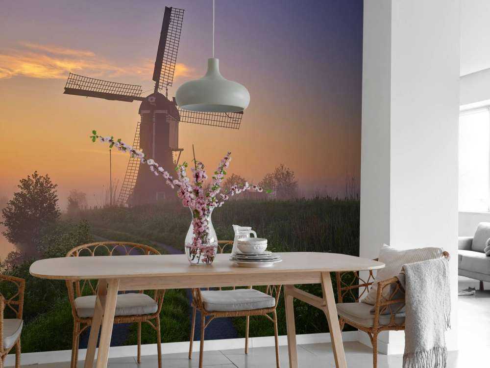 Młyn o wschodzie słońca