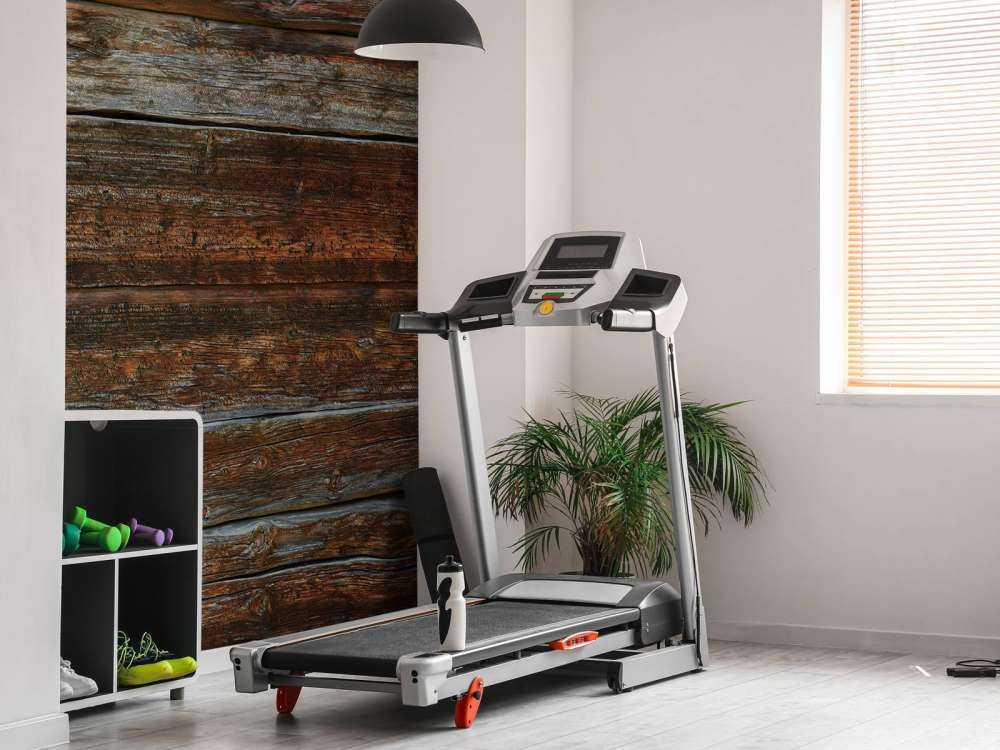 Stare drewno z belką nośną