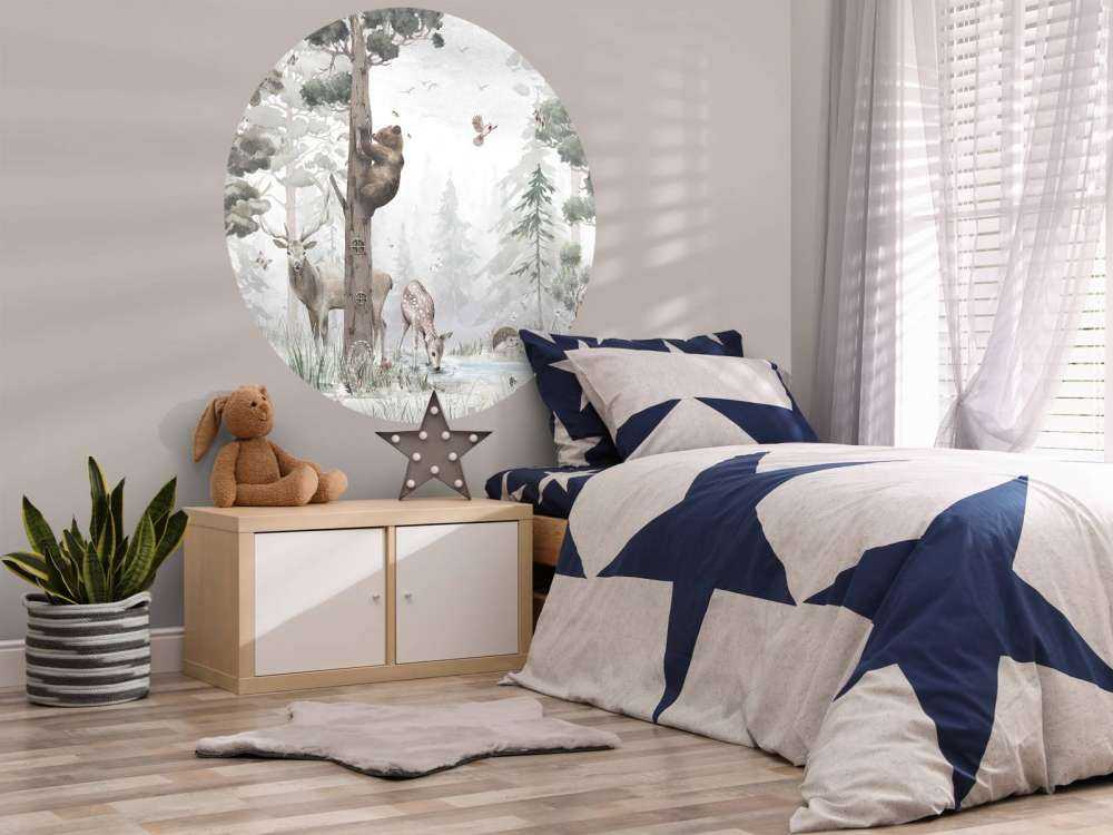 Dzika przyroda w środku lasu