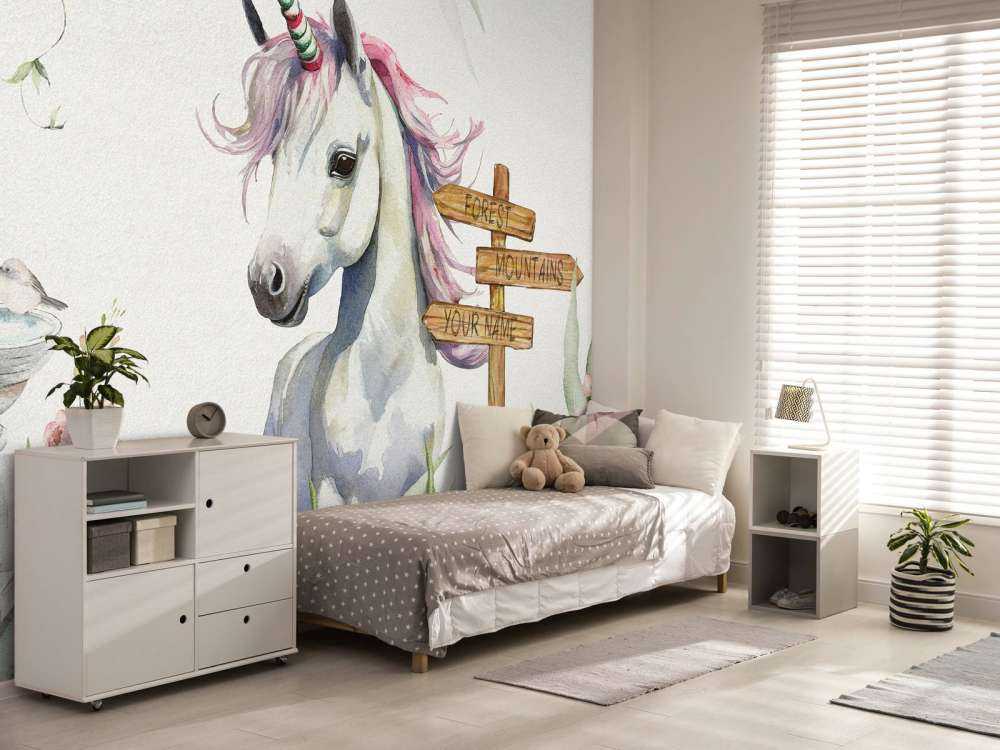 Mały jednorożec z roślinami