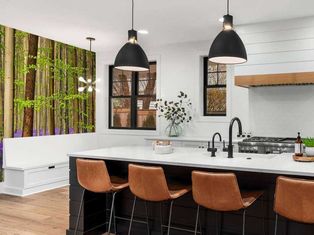 Las z fioletowymi kwiatami