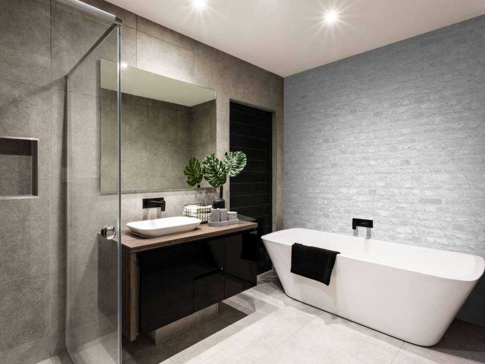 Biały, stary mur z cegły