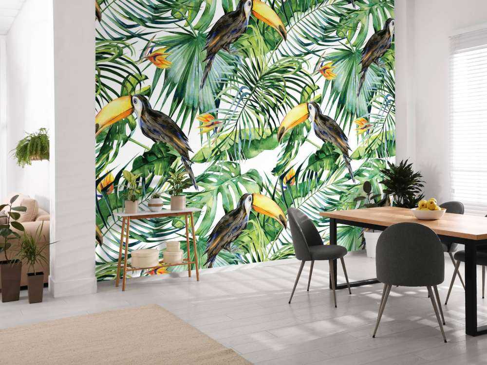 Tukan między liśćmi