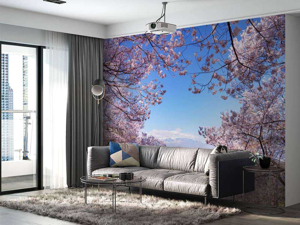 Różowe kwiaty na tle gór