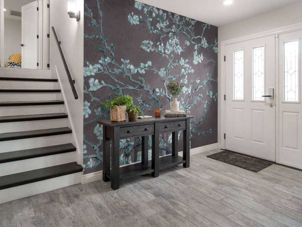 Kwiat migdałowca z niebieskim odcieniem