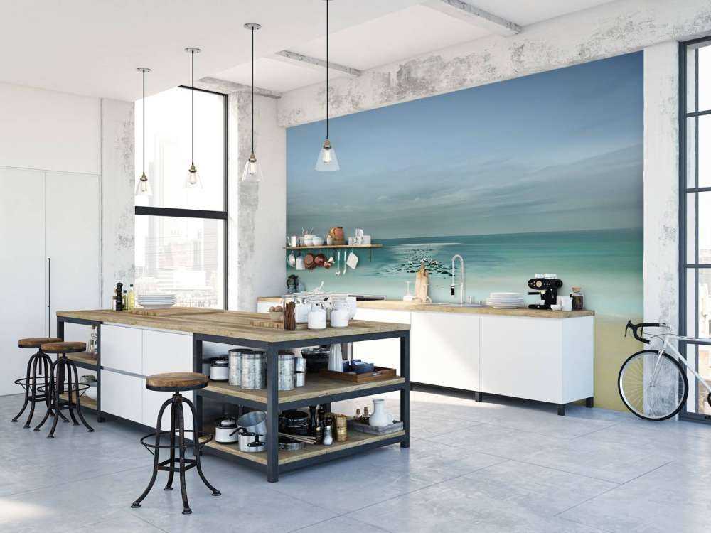 Spokojne morze z mewami