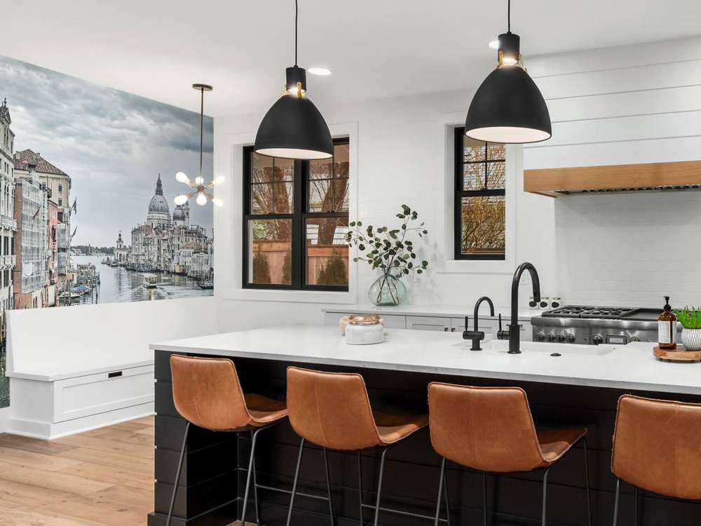 Kanał z łodziami w Wenecji