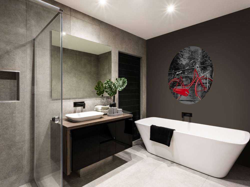 Czerwony rower na moście