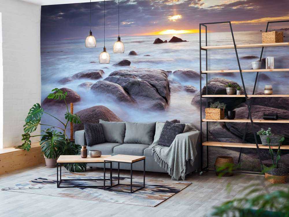 Zachód słońca nad skalistym wybrzeżem