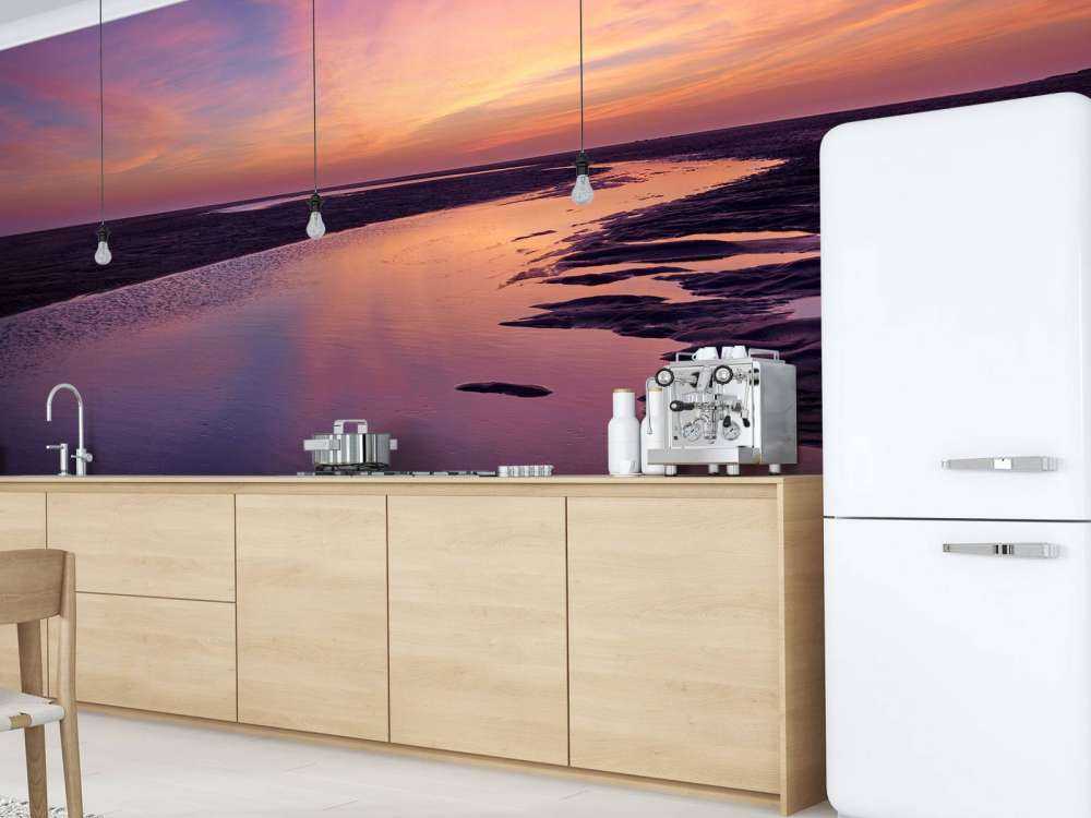 Zachód słońca z purpurowym zachodem