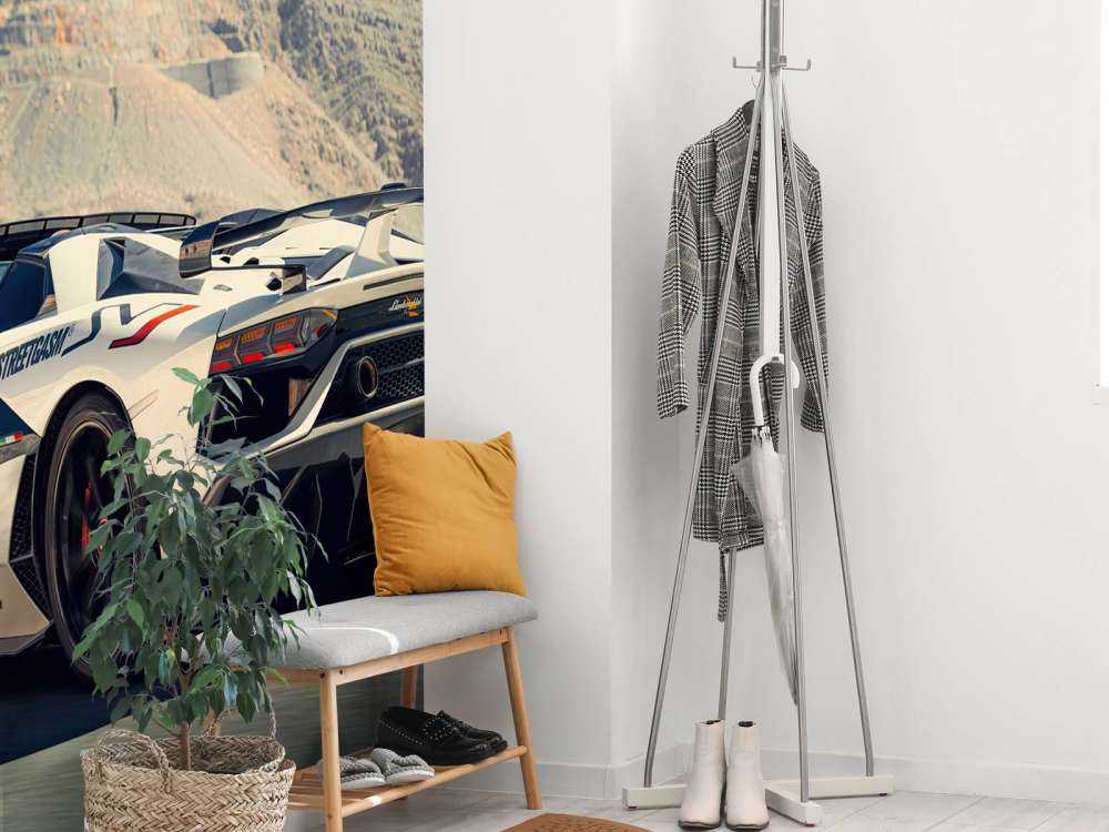 Superauto na górskiej przełęczy