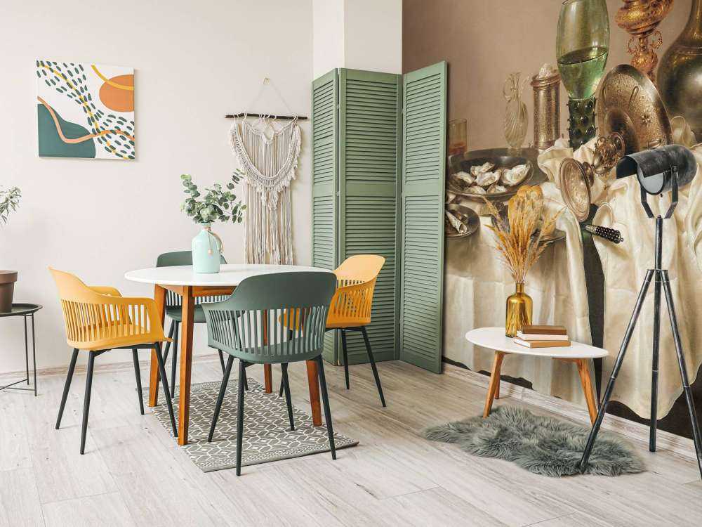 Martwa natura z pozłacanym kieliszkiem