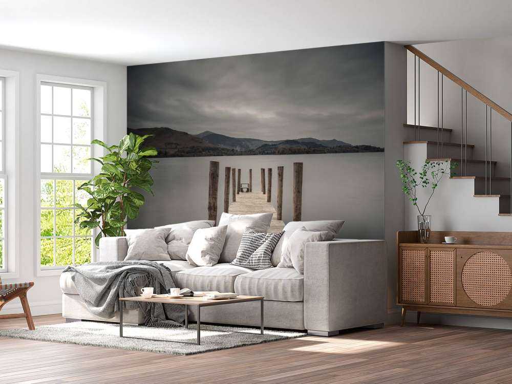 Nabrzeże na spokojnym jeziorze