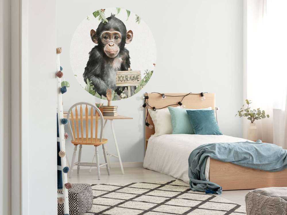 Mały szympans w dżungli