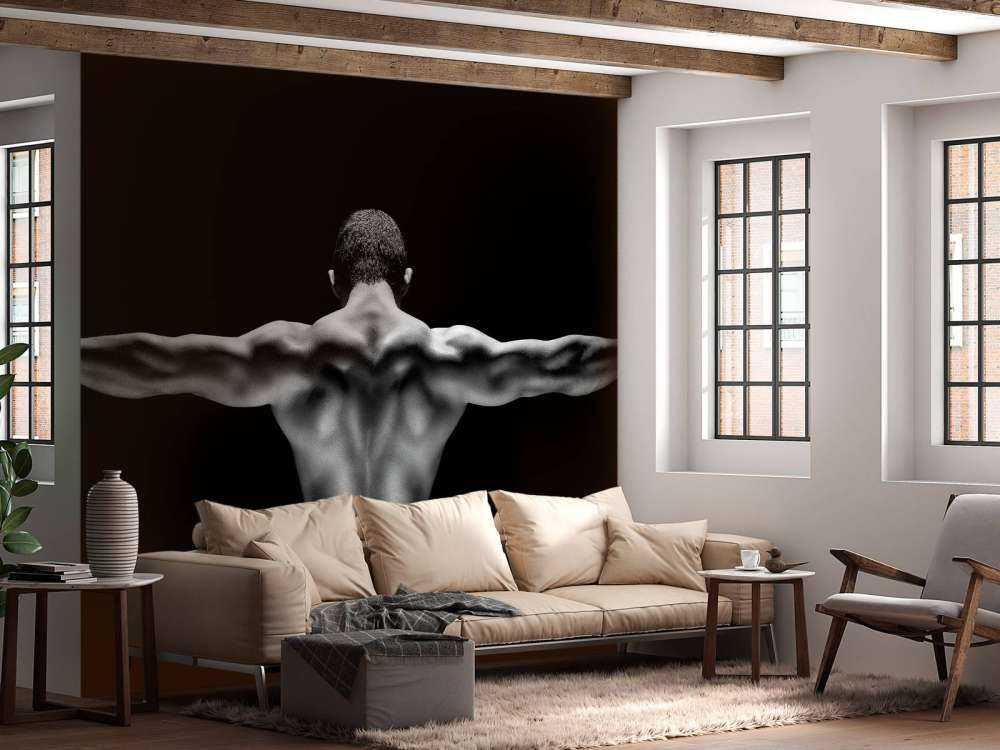 Człowiek z wyciągniętymi ramionami