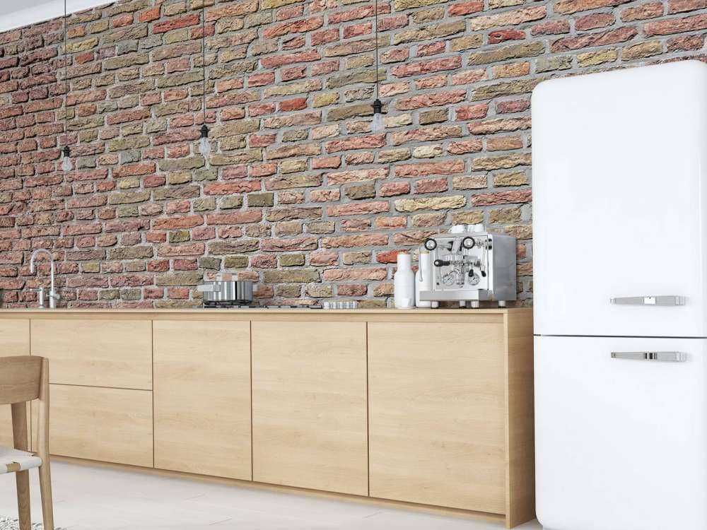 Mur ceglany z odrestaurowanymi fugami