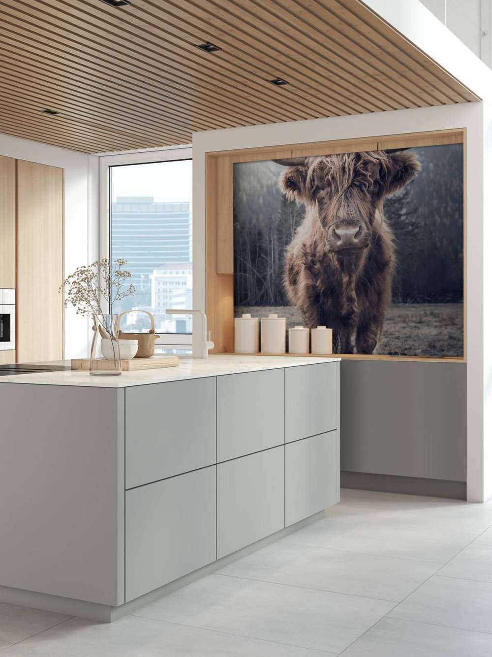 Szkocka rasa wyżynna przy lesie