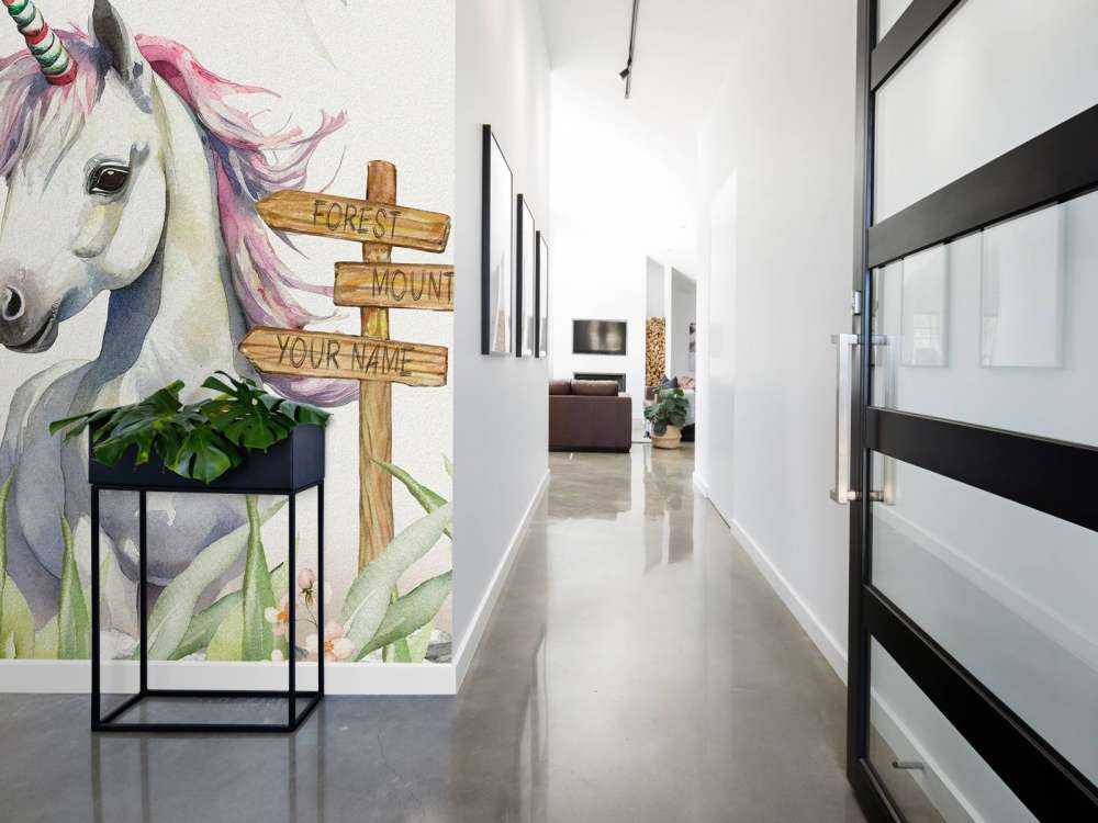 Mały jednorożec z roślinami