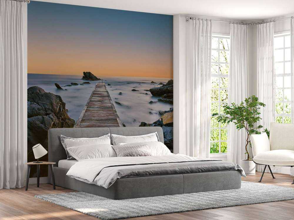 Nabrzeże na skalistym brzegu