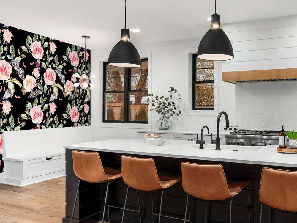 Kwiaty i motyle w akwareli.