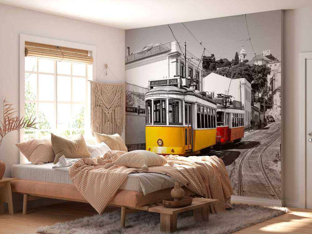 Żółty i czerwony tramwaj