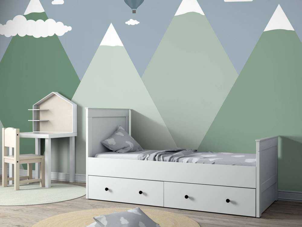 Górski krajobraz z balonami na gorące powietrze