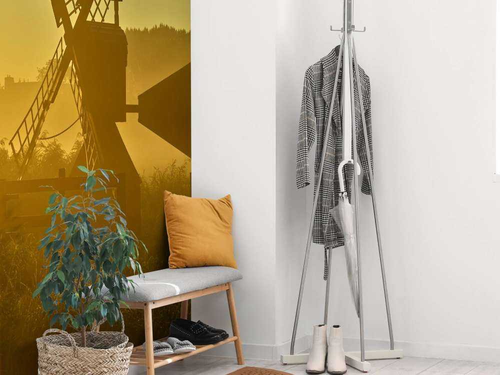 Młyn łąkowy o wschodzie słońca