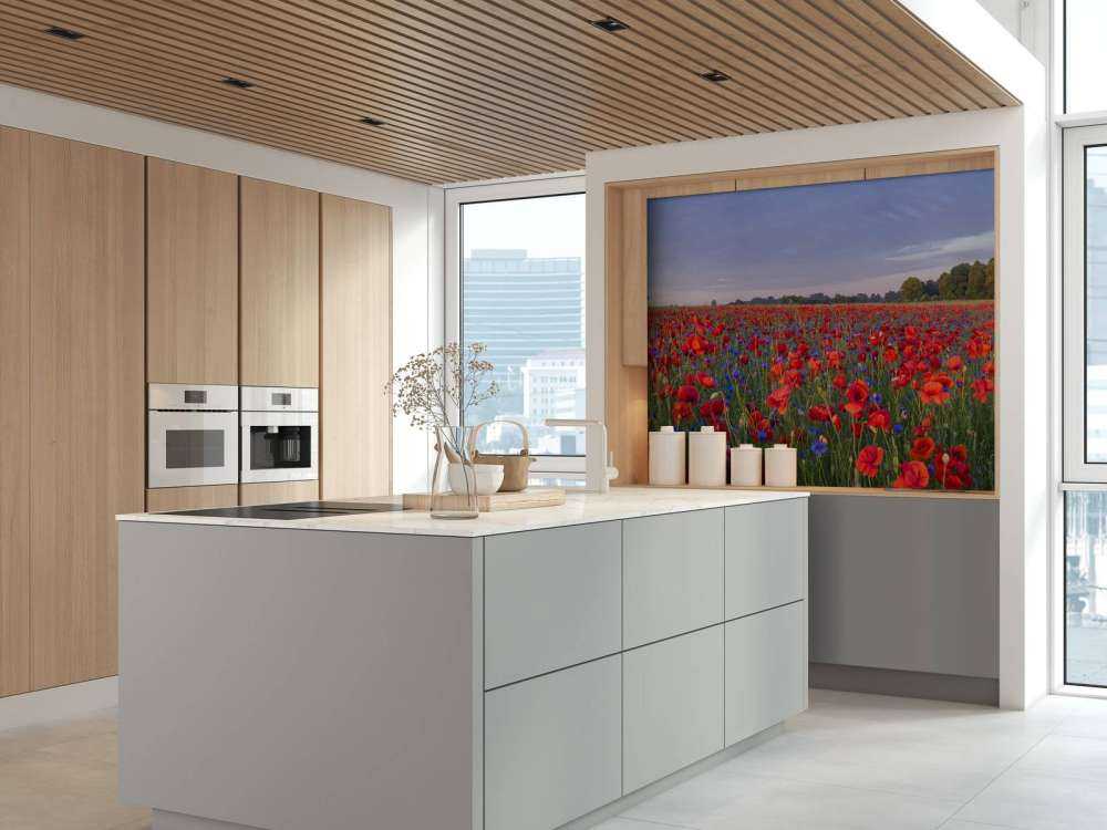 Niebieskie kwiaty i czerwone maki