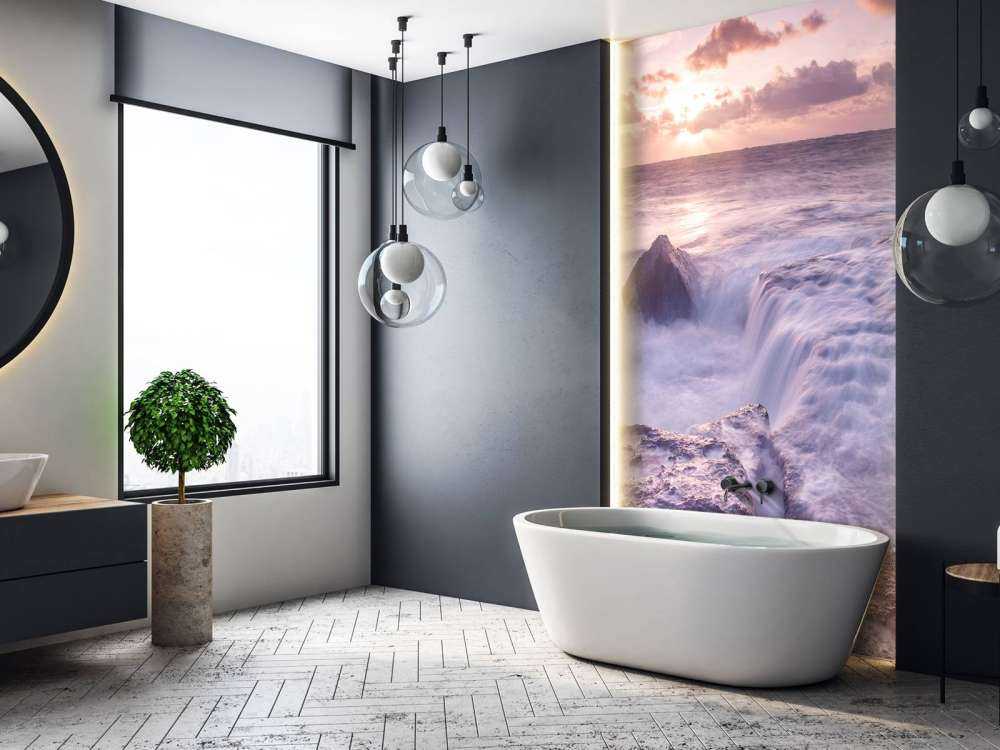 Dzikie morze o zachodzie słońca