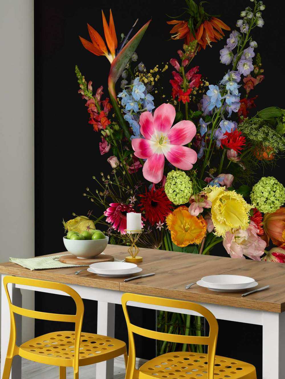 Bukiet kwiatów w szklanym wazonie